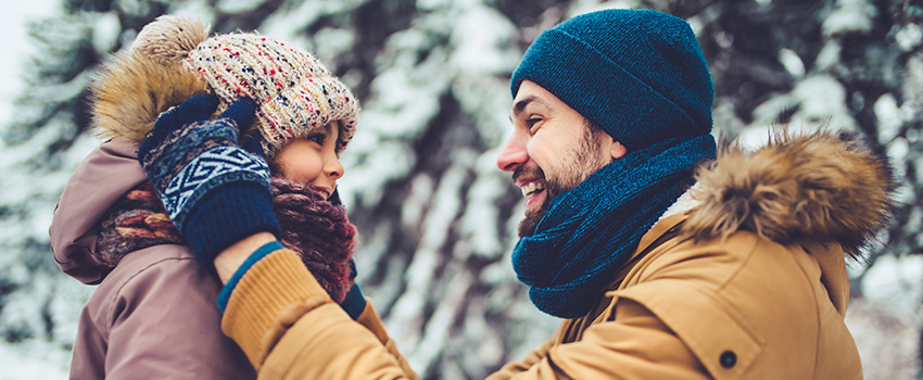 Premier hiver d'une famille joyeuse