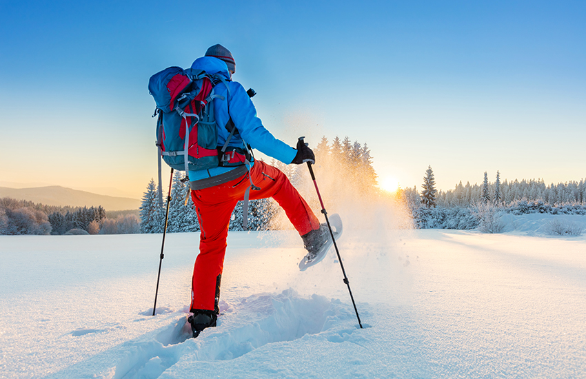 Faire du ski pendant l'hiver au Canada