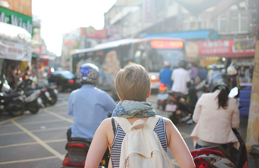 Une femme en voyage toute seule