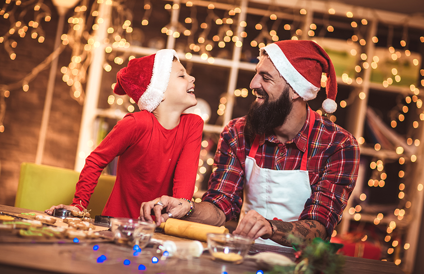 Famille heureuse à Noël