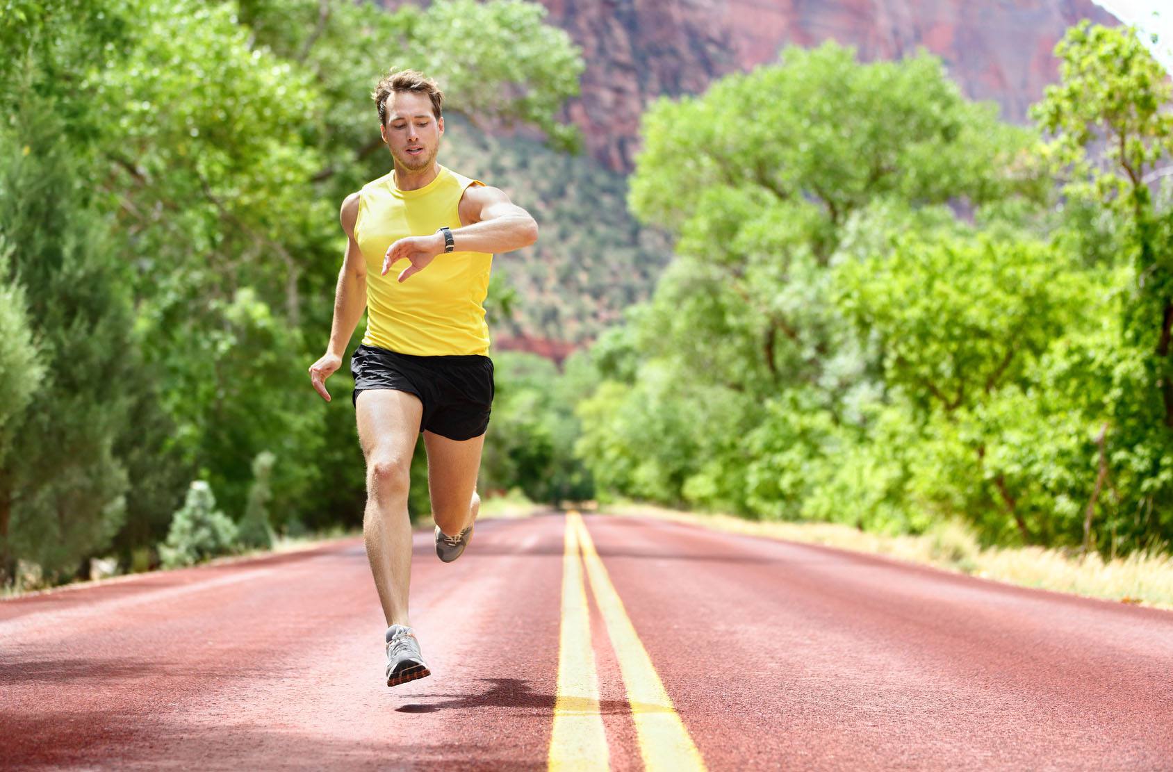 Homme fait du jogging 