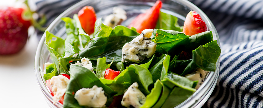 Une salade santé dans un bol