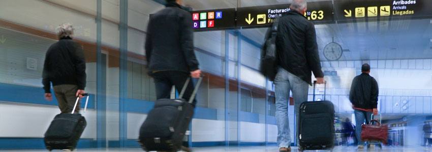 Le couloir d'un aéroport