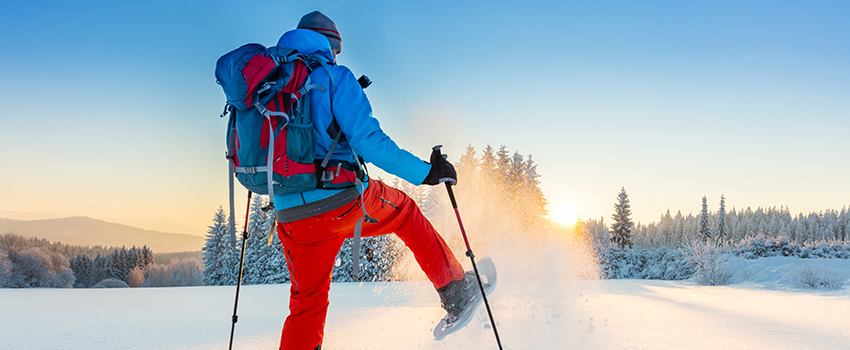 Faire du ski pendant l'hiver au Canada