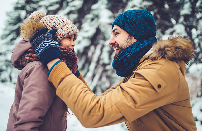 Premier hiver d'une famille joyeuse