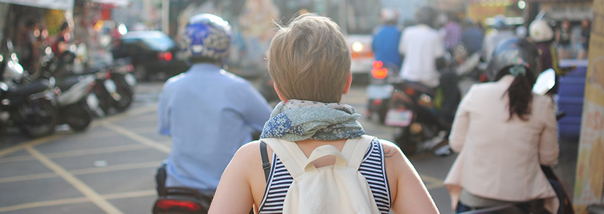 Une femme en voyage toute seule